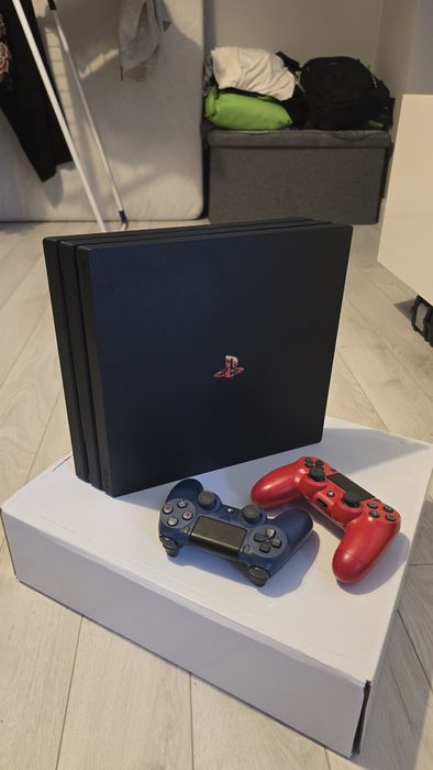 Playstation 4 PRO ( 1tb ) rev.7216b + 2 pady V2 + 1 gra