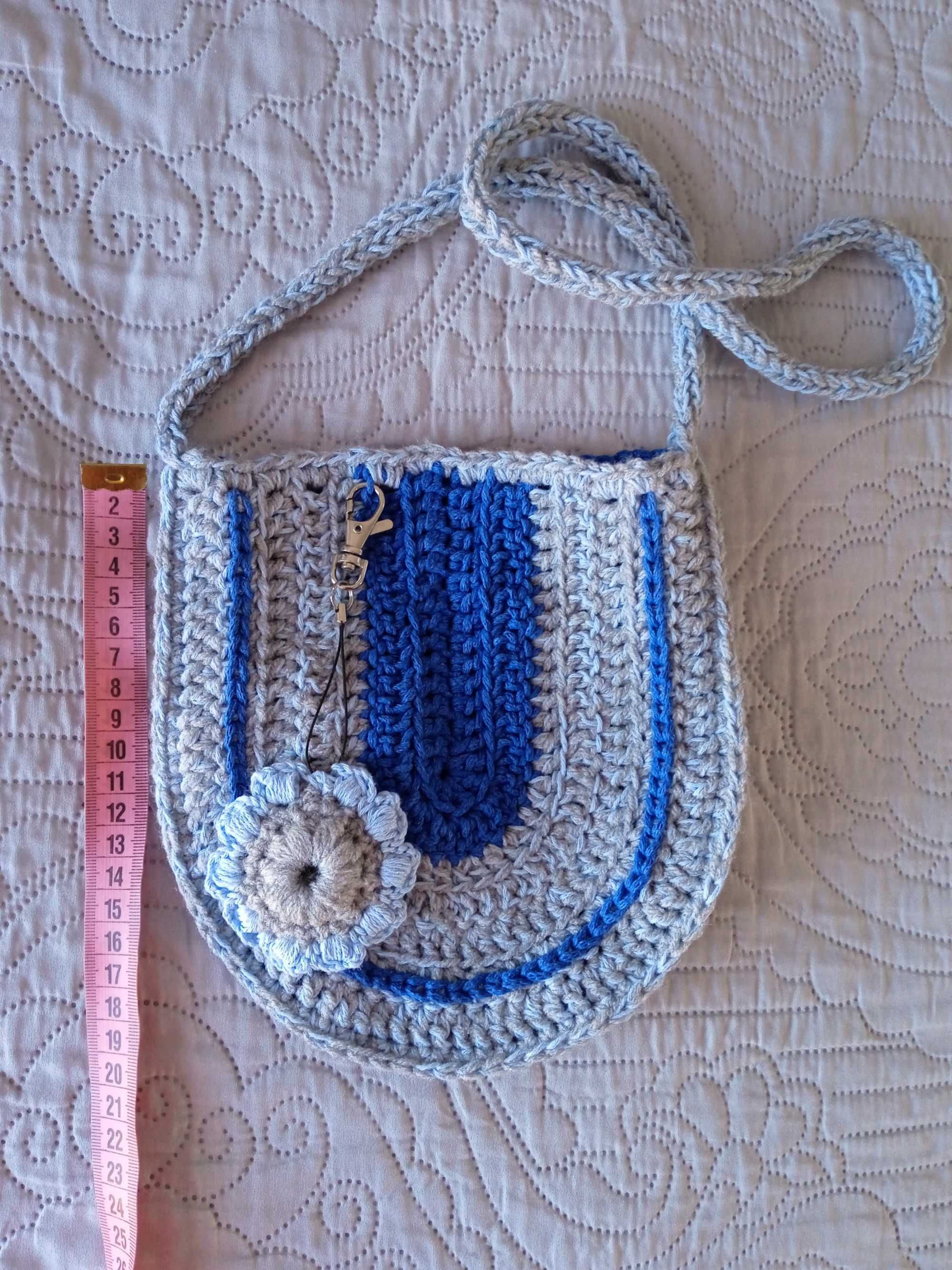 Torebka dla dziewczynki handmade szydełko z brelokiem