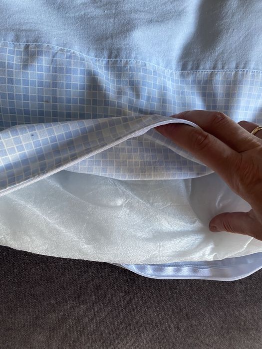 Бортики, захист на ліжко з балдахіном