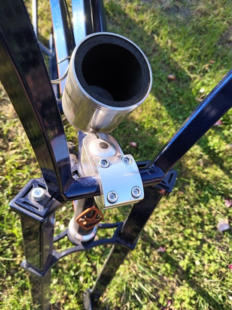 Widelec dwupułkowy typu custom kustom od ALCB na rurze profilowej