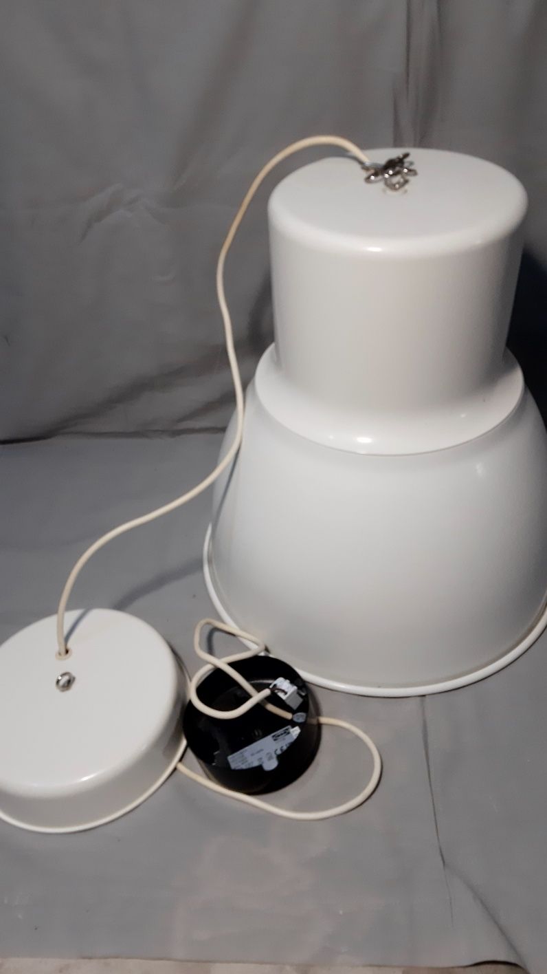 Candeeiro branco IKEA
