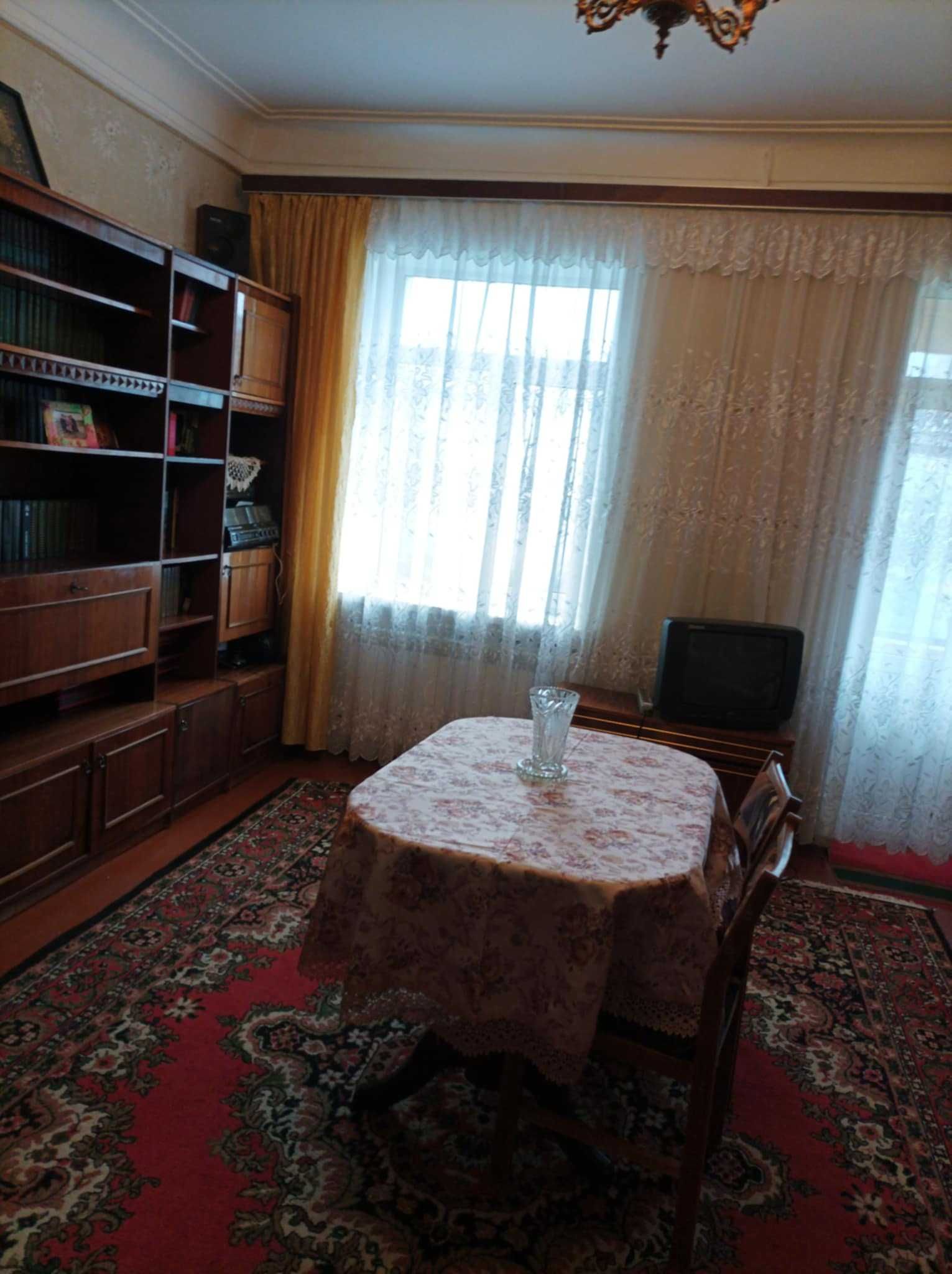 Продаж 4-кімнатної квартири у центрі міста
