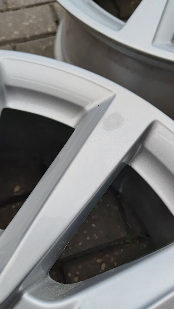 Felgi aluminiowe 16 5x100 audi a1 vw skoda seat yaris