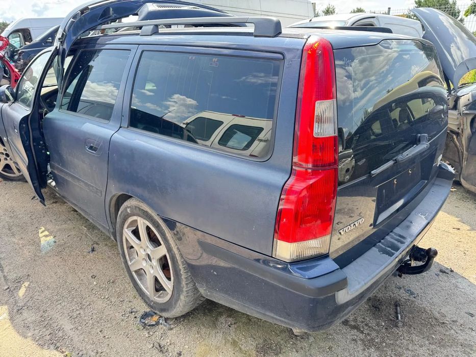 Volvo V70 2004r 2.4 bezyna 140KM Pojazd Cały na Części