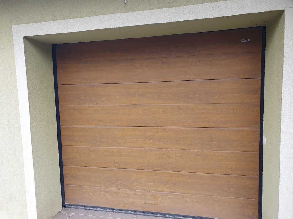 brama garażowa Normstal z automatem po demontażu