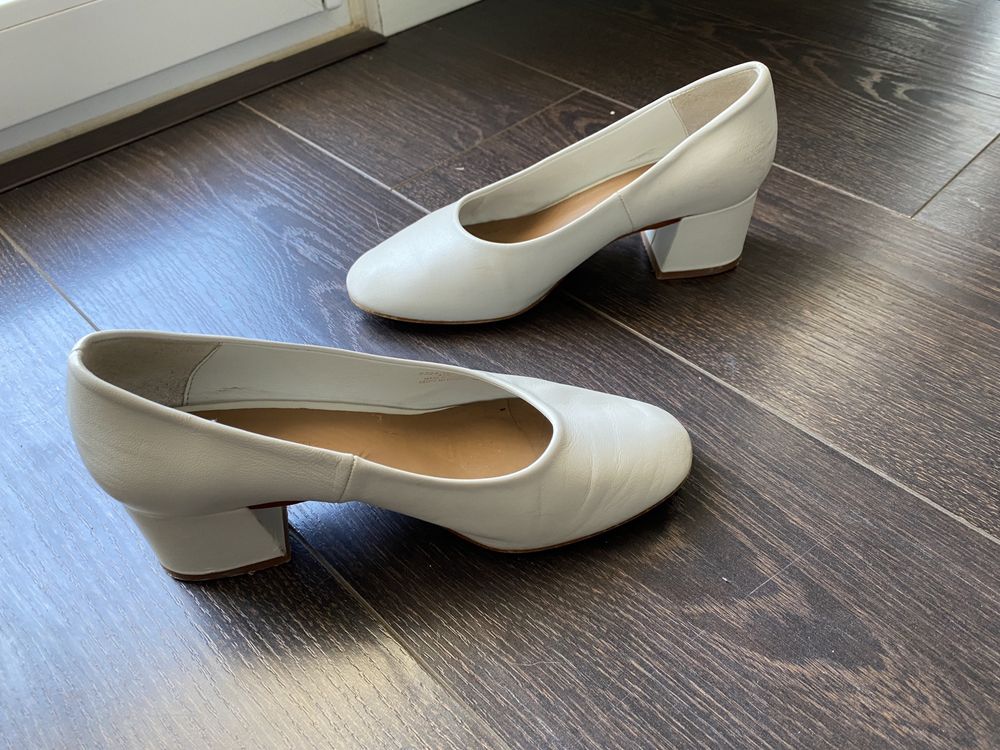 Sapatos brancos com salto Zara 36