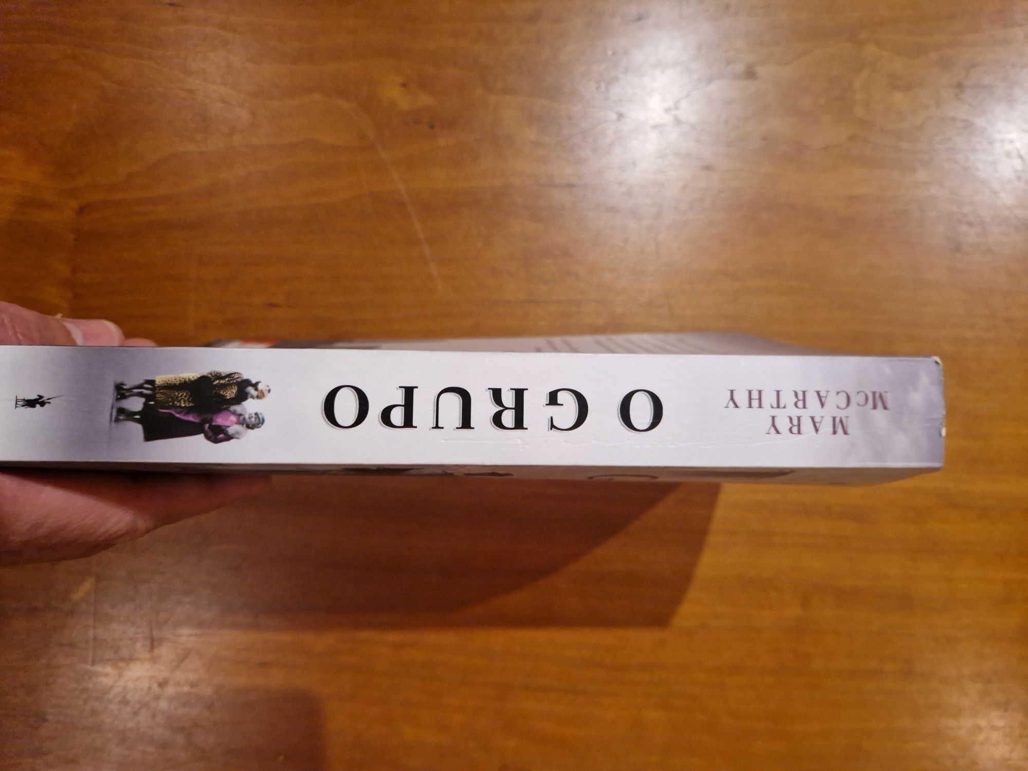 Livro "O Nome da Rosa", de Umberto Eco e "O Grupo", de Mary Macarthy