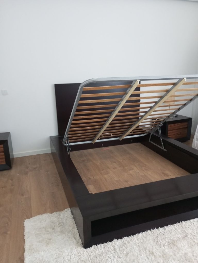 Cama casal com estrado elevatorio