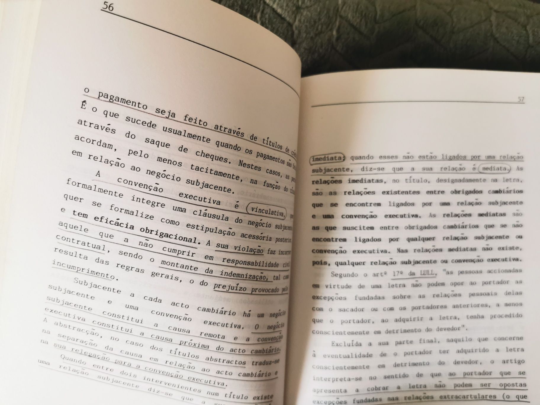 Livros Jurídicos / Direito 1 = 5€ / 10 = 40€