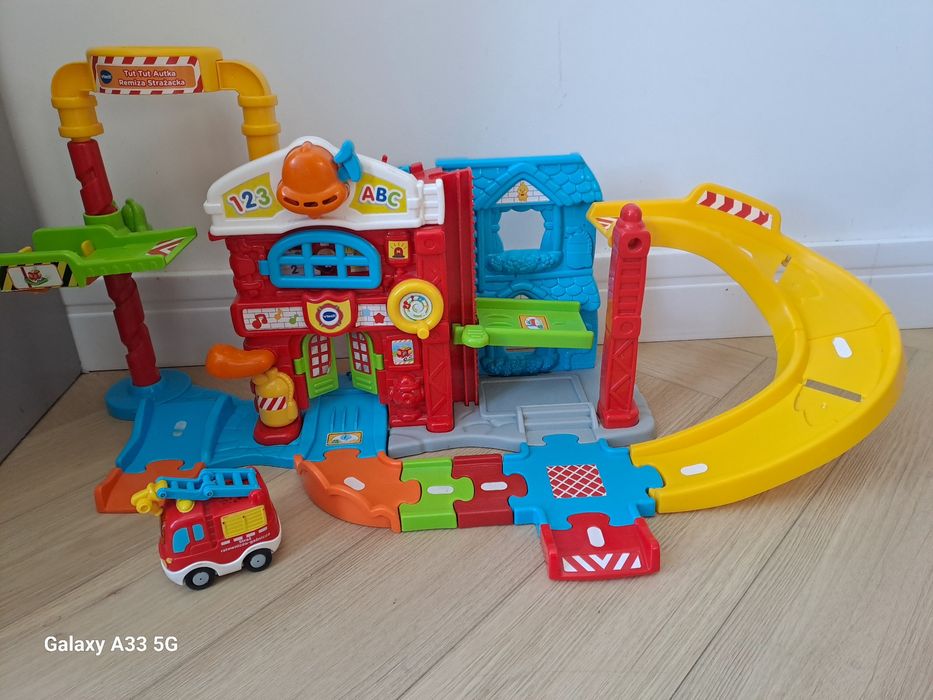zestaw VTech Tut Tut Remiza Strażacka 60813