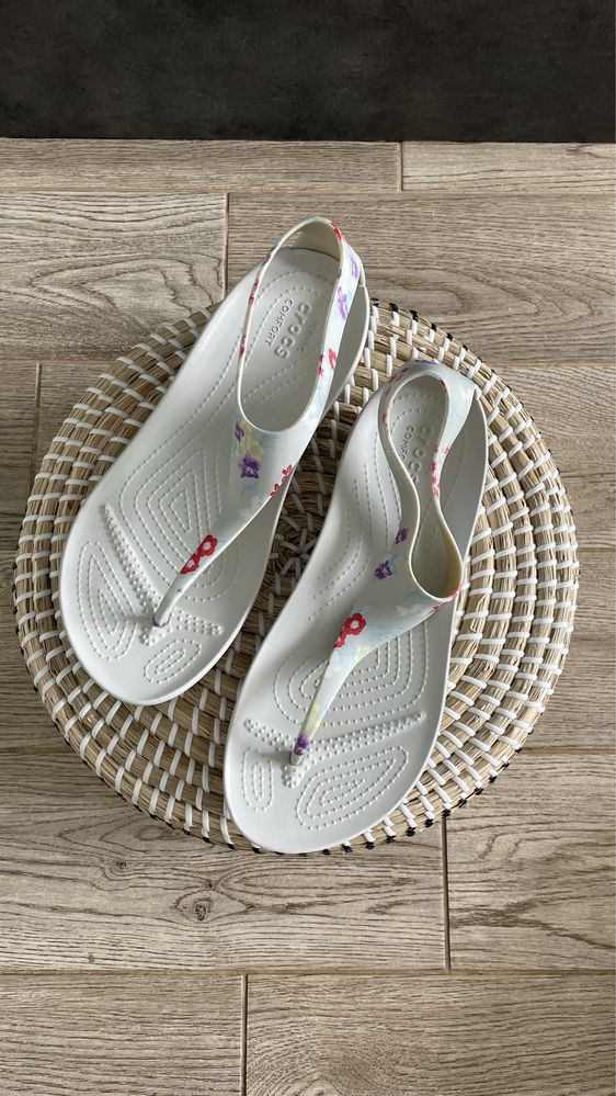 Crocs japonki Serena Graphic Flip tropical floral/pearl white W9 39/40