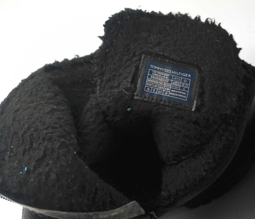 Używane z wadą Buty Tommy Hilfiger Urban Boot EN0EN02317 Bds roz. 39