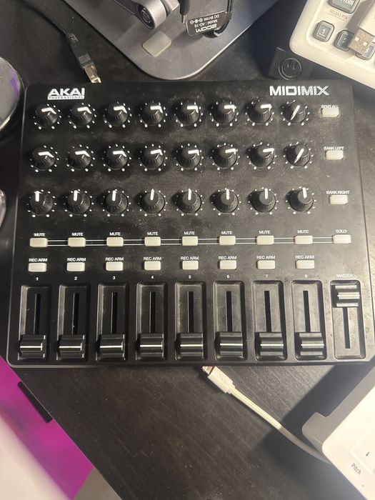 Akai Midimix - Controlador Midi