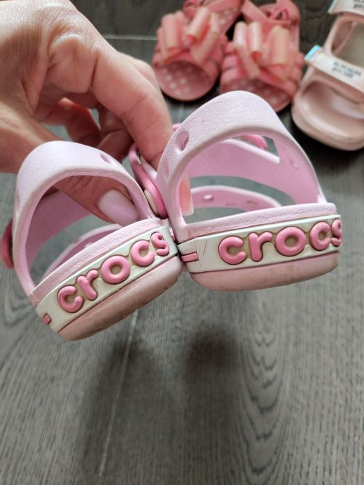Босоніжки , Crocs