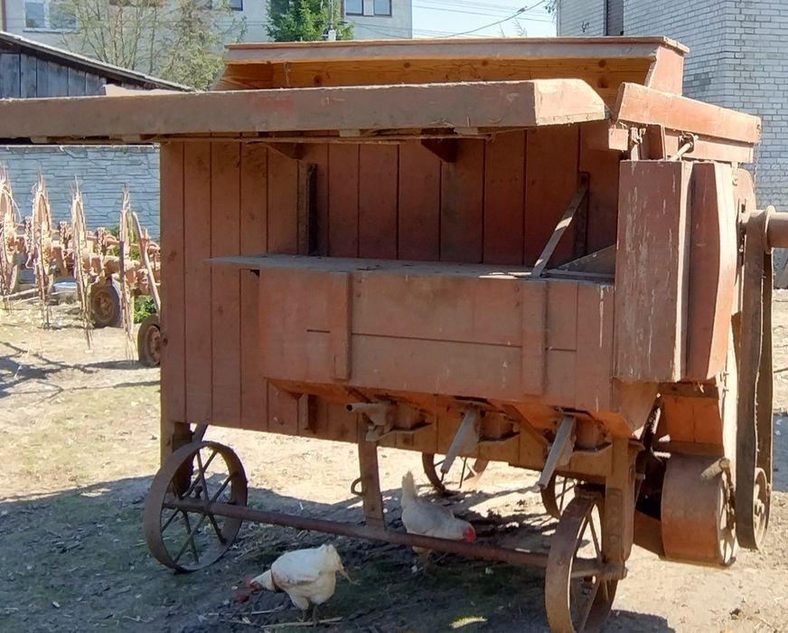 Młockarnia - solidny, kompletny egzemplarz.