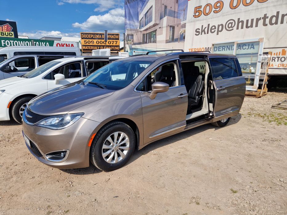 Wypożyczalnia wynajem samochodów bus- 8/9 osobowe, VIP