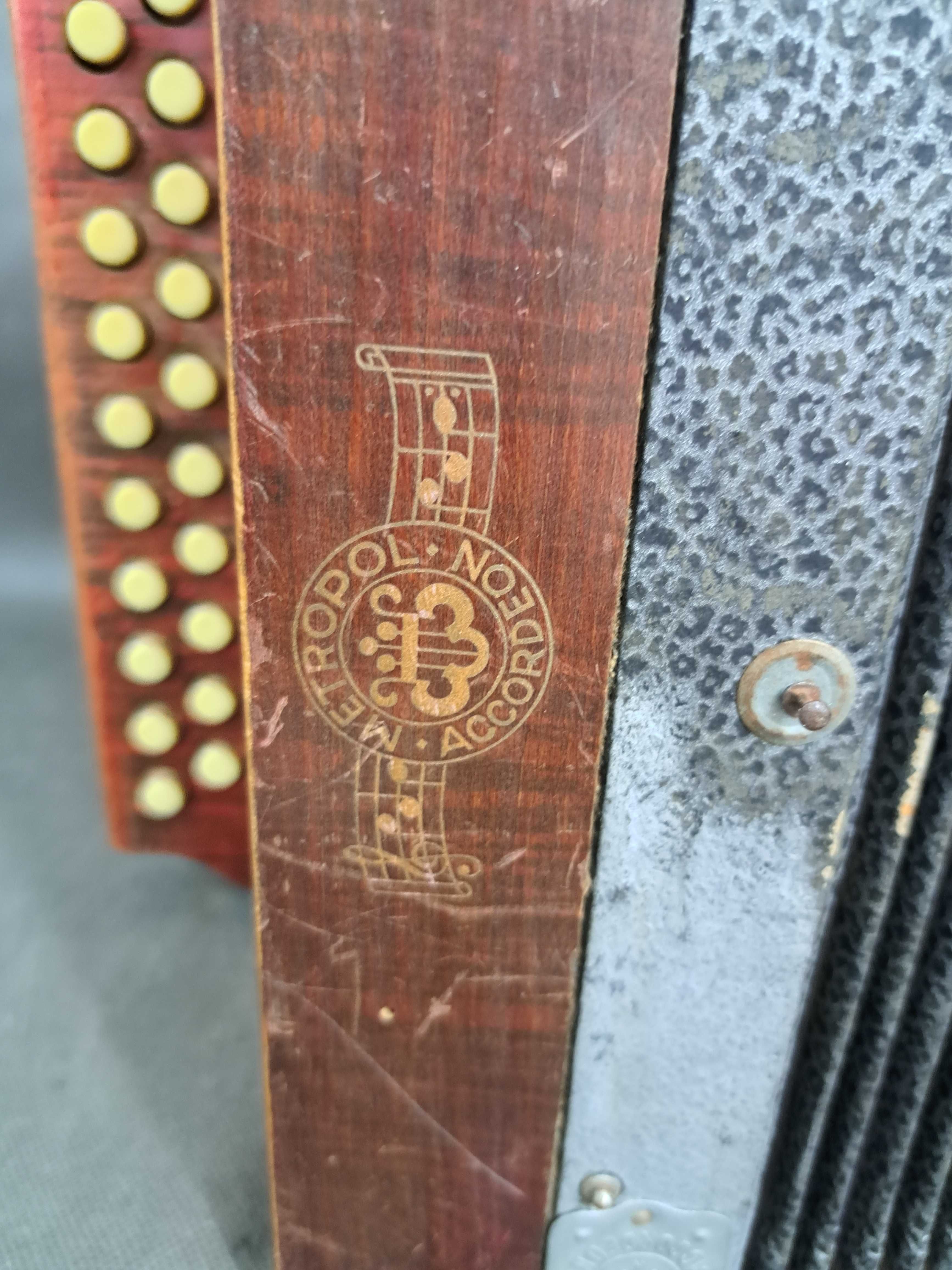 Stary akordeon guzikowy, harmonia, harmoszka Metropol Accordeon
