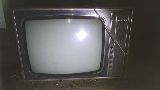 Stary telewizor Neptun 413, stan techniczny nieznany, kompletny.