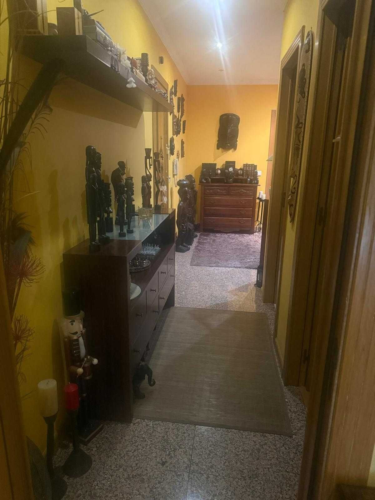 Apartamento T2 com garagem fechada_ S. Mamede Infesta_ Pedra Verde