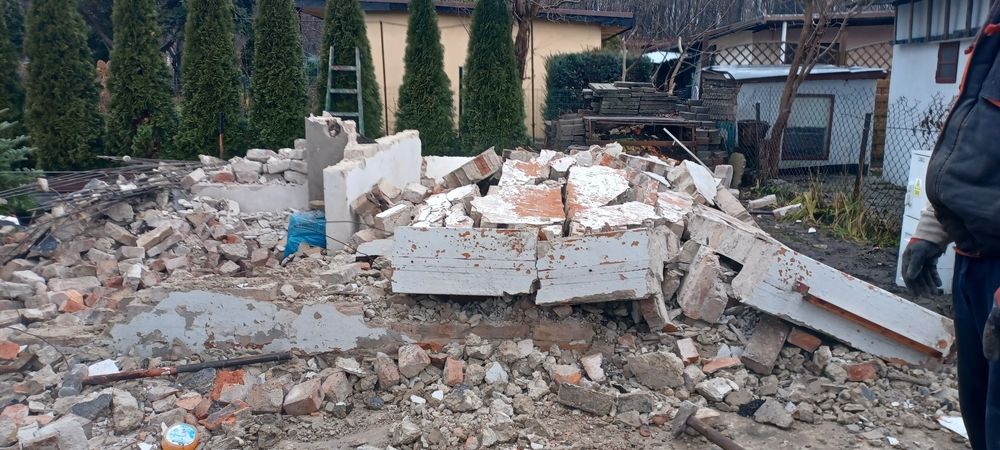 Sprzatanie oproznianie wywoz utylizacja smieci rozbiorki altan garazy