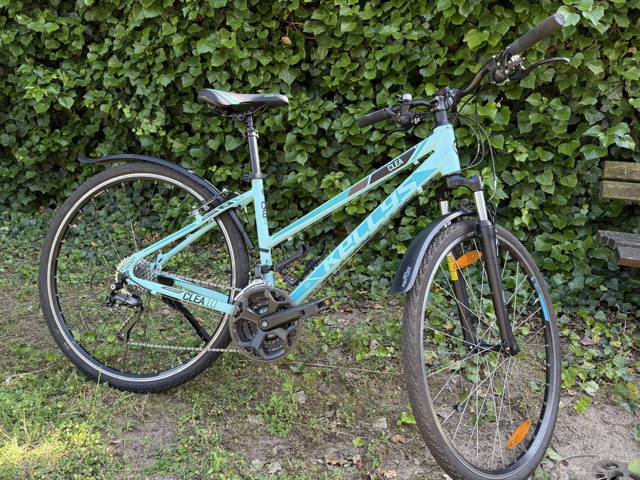 Kellys Clea 10 z napedem SHIMANO ALTUS 3x9