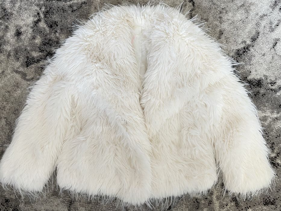 Жіноча шуба пухнаста хутро лами зимна тепла біла