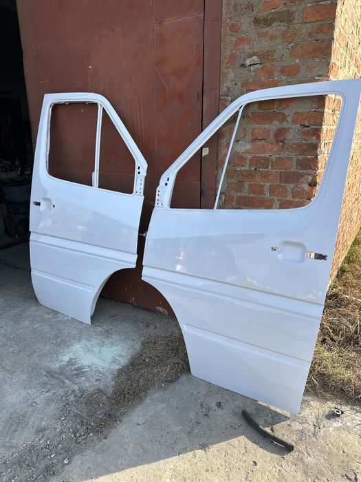 Передні двері Sprinter 1996-2006 рік пара, дверка