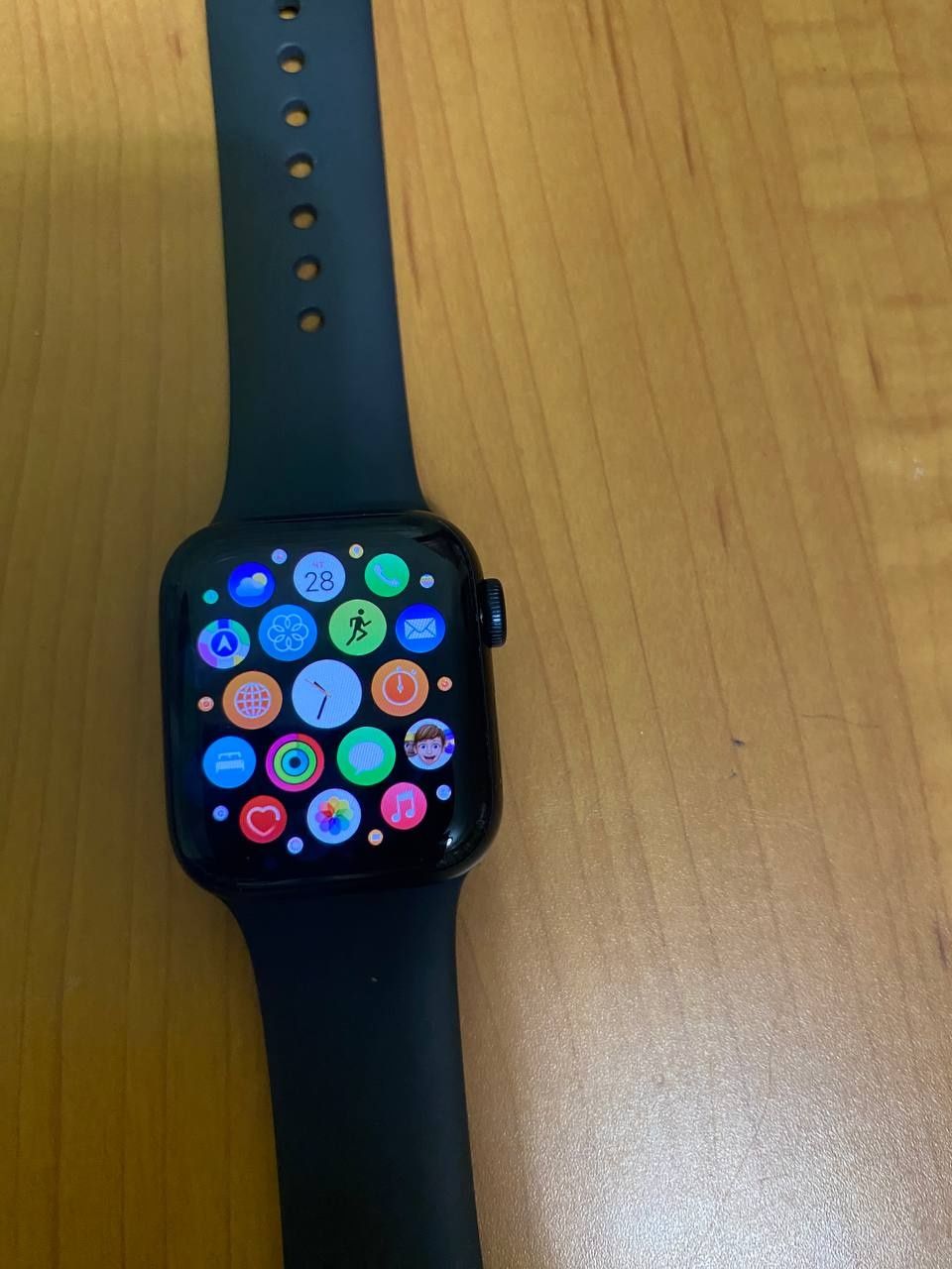 Продаю Apple watch SE