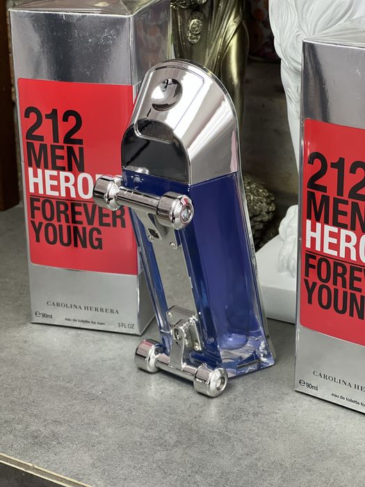 Духи чоловічі Carolina Herrera 212 Men Heroes Forever Young.
