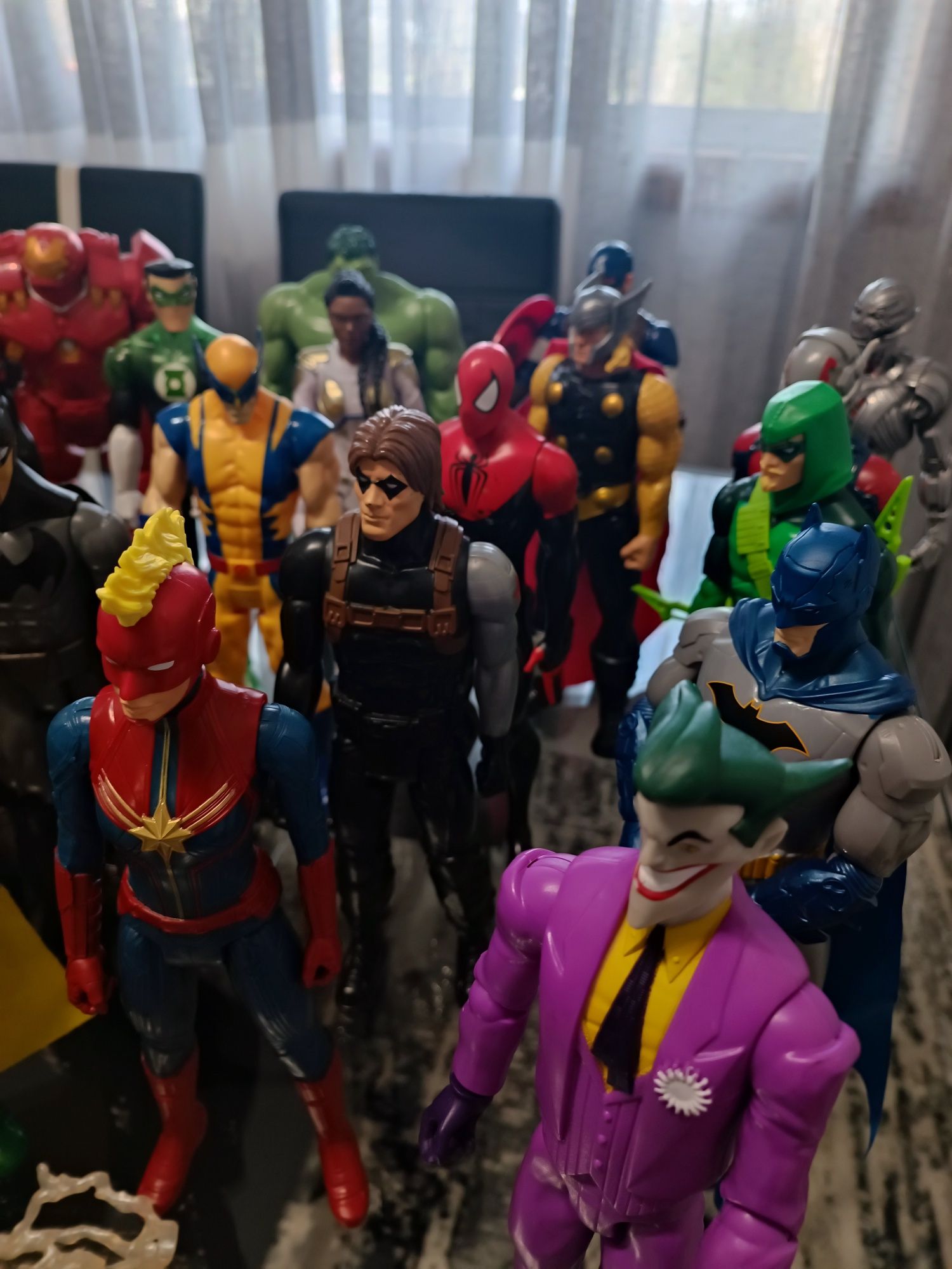 25 avengers 3 cms com 2 carros