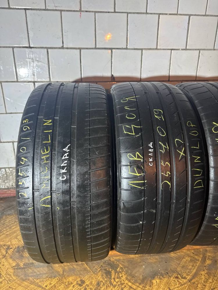 255.40.19 - (2)Dunlop + (2)Michelin