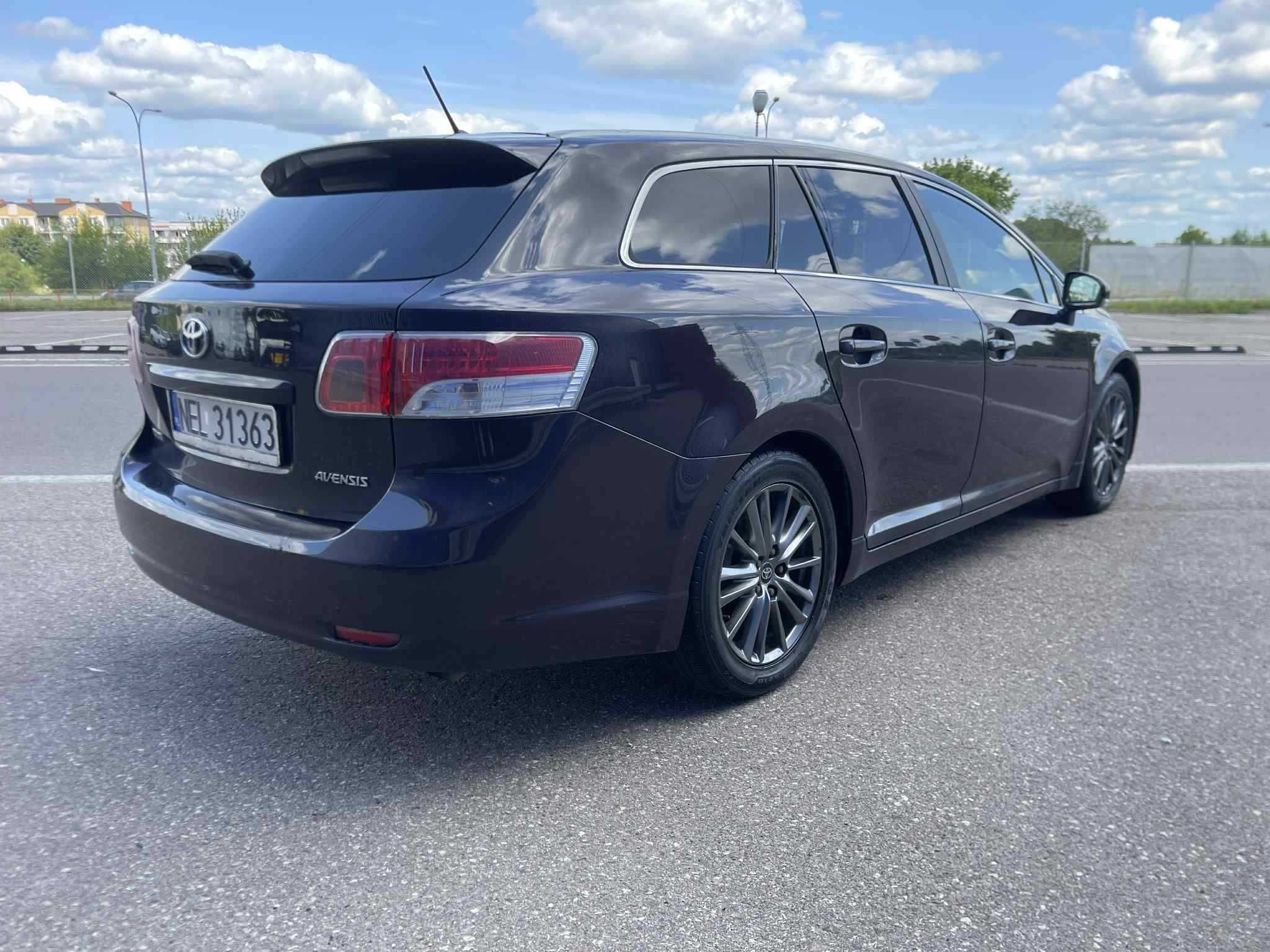 Toyota Avensis 2.2 D-CAT - Komplet Opon - Navi - Keyless go - Kombi