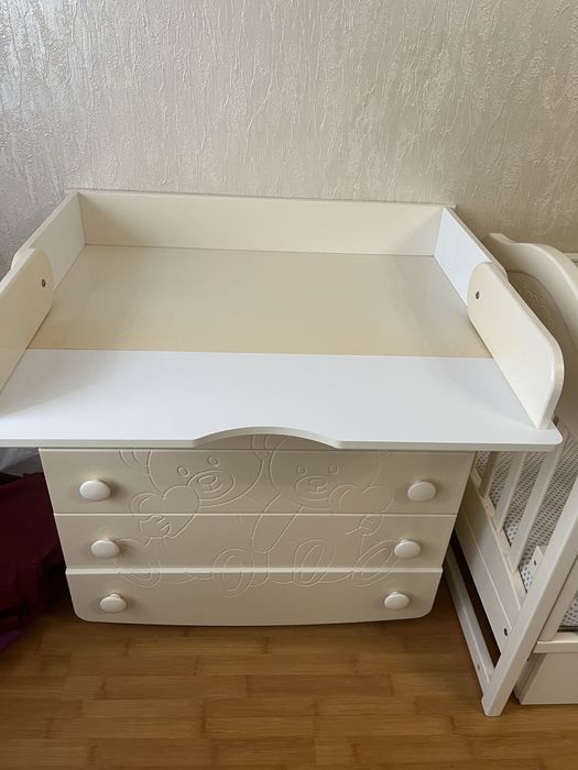 Дитяче ліжечко,комод-пеленатор.