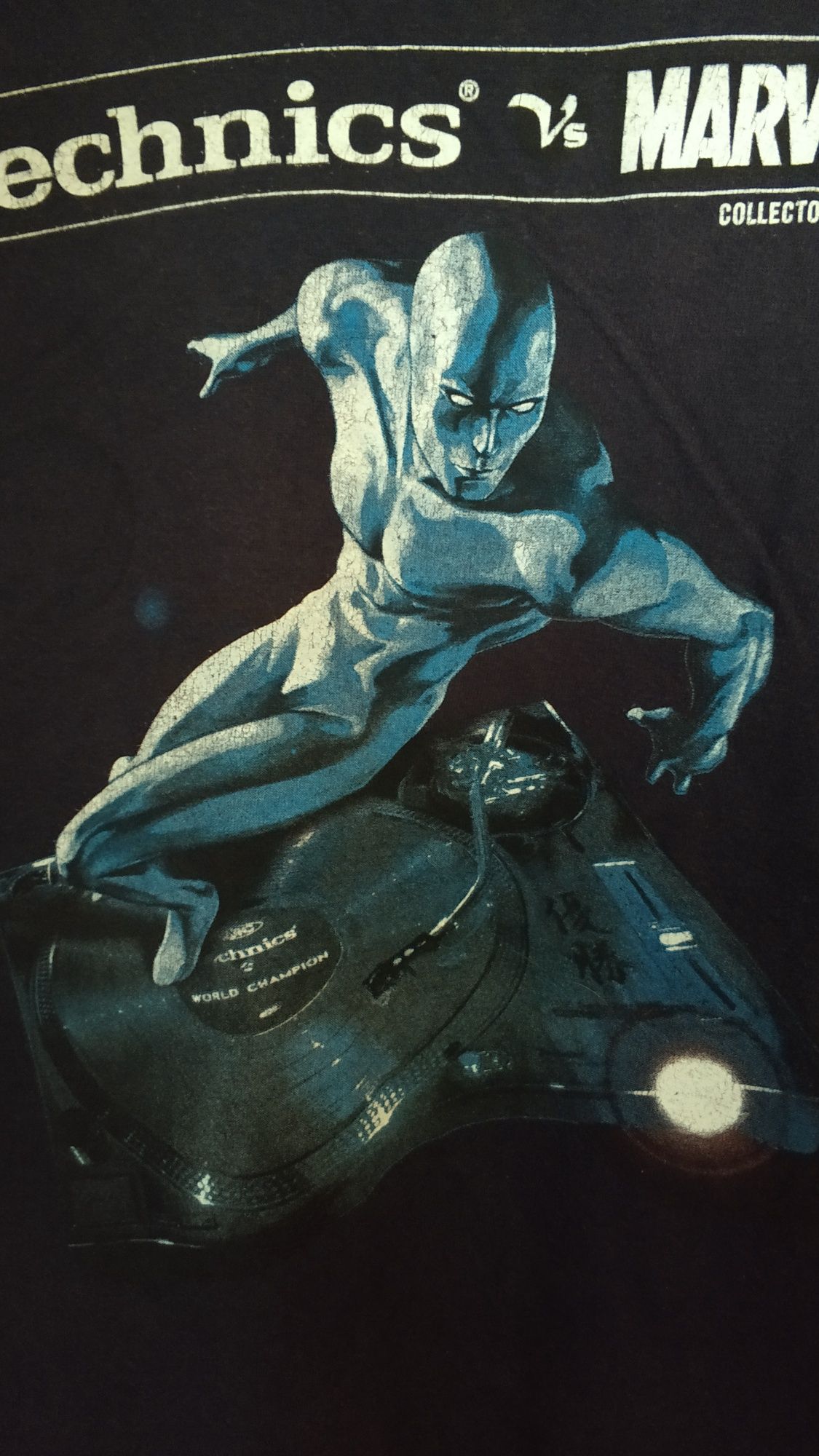T-shirt coleção Technics vs Marvel - Surfista Prateado