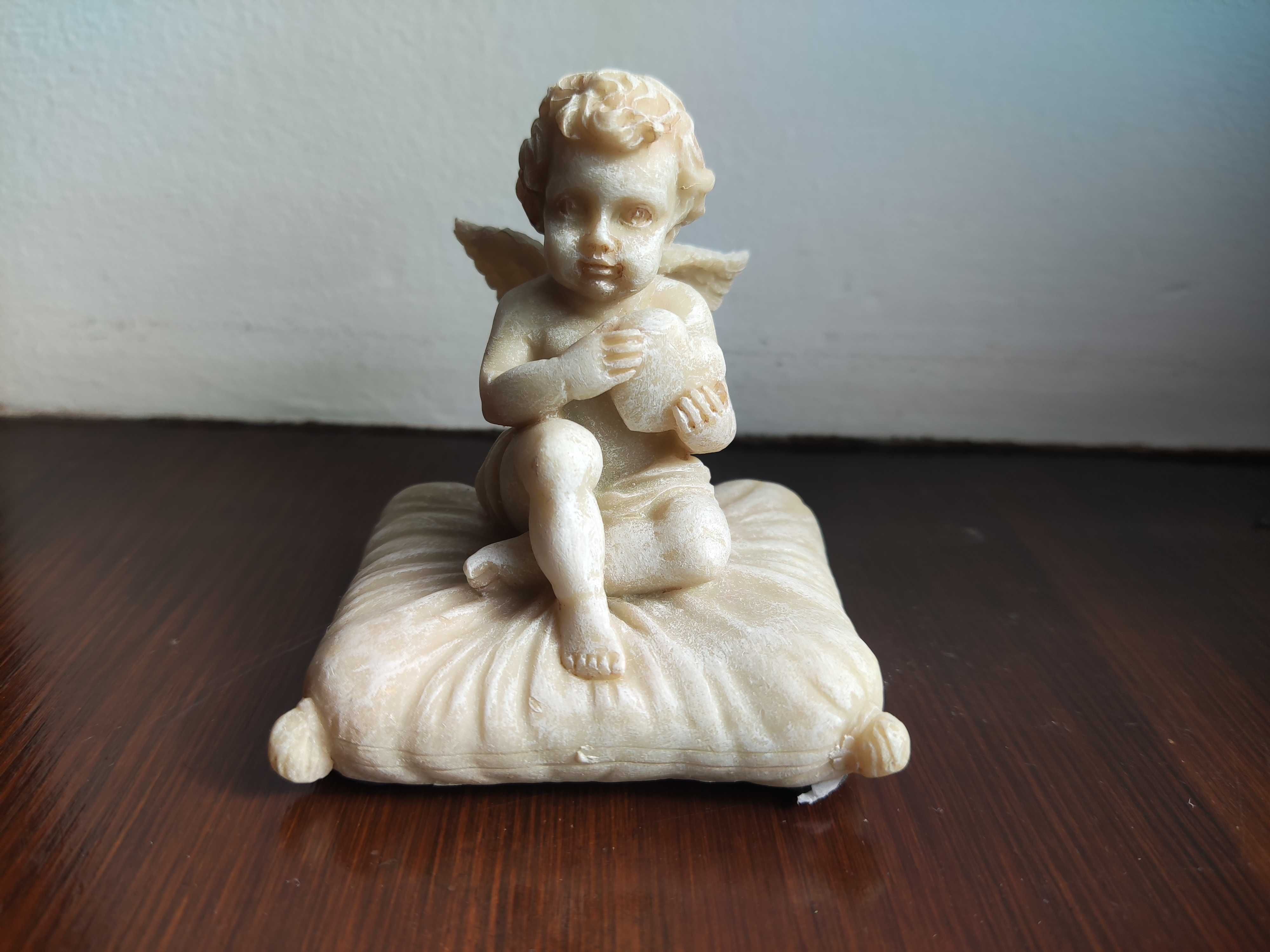 Aniołek Z Serduszkiem Figurka