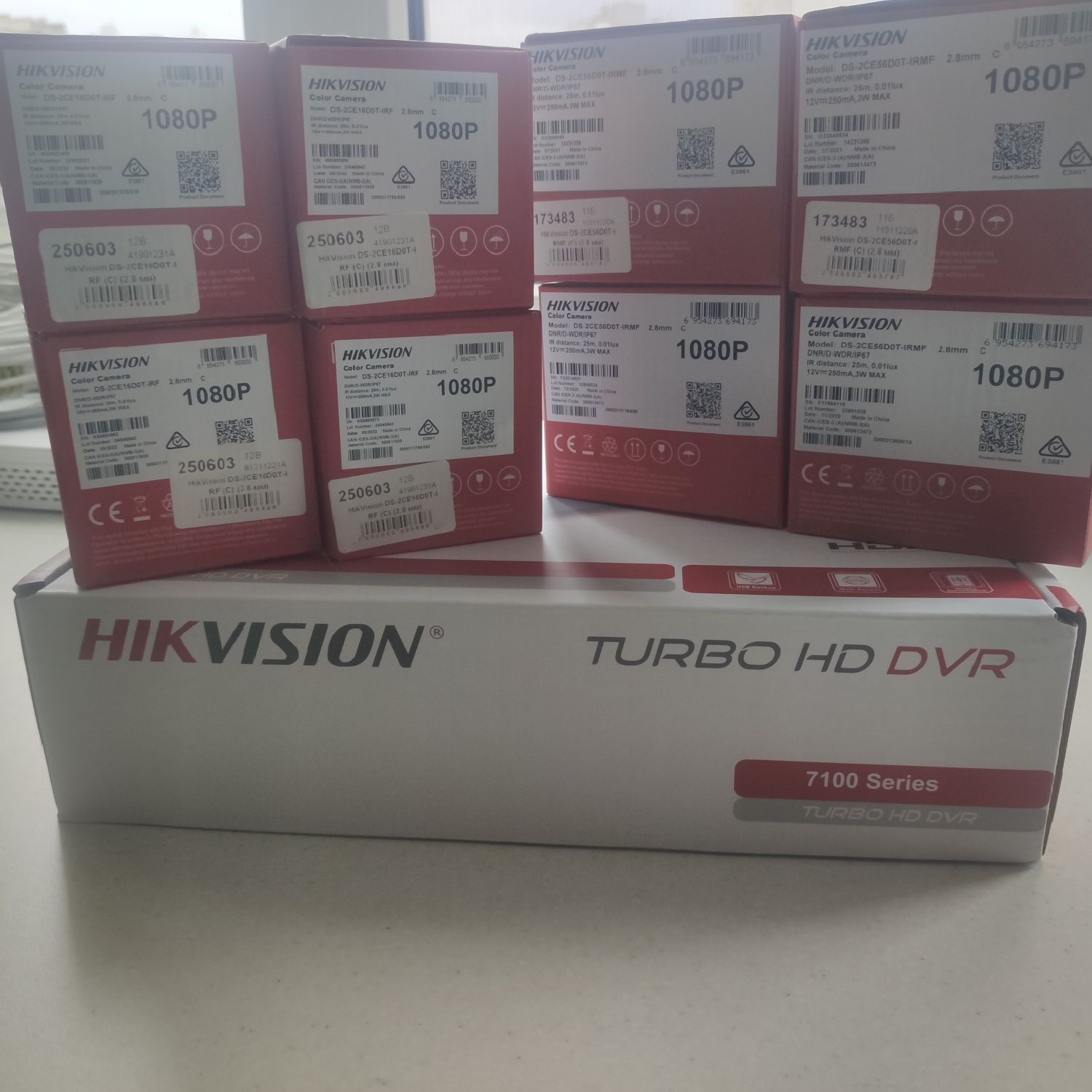 Комплект видеонаблюдения Hikvision на 8 камер 2 МП