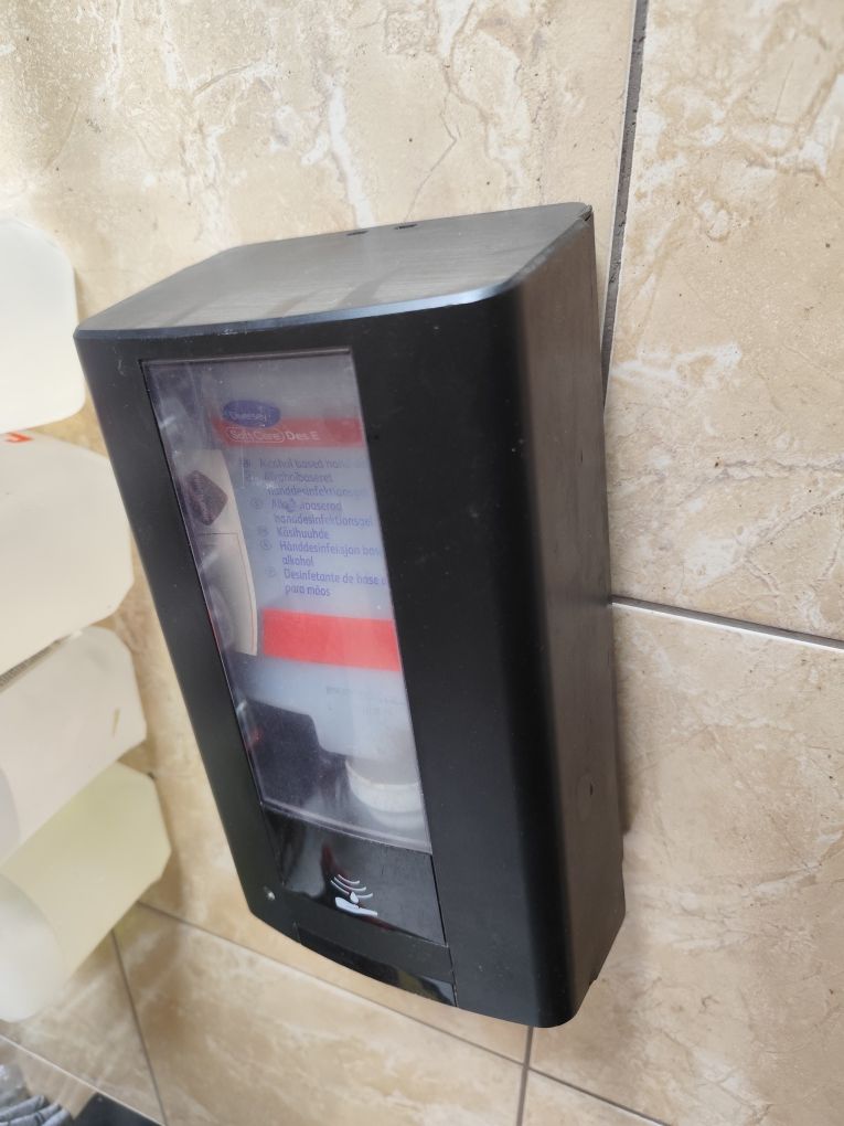 Dispensador de álcool gel com 5 garrafas