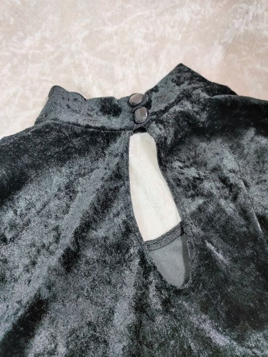 Платье велюровое с чокером