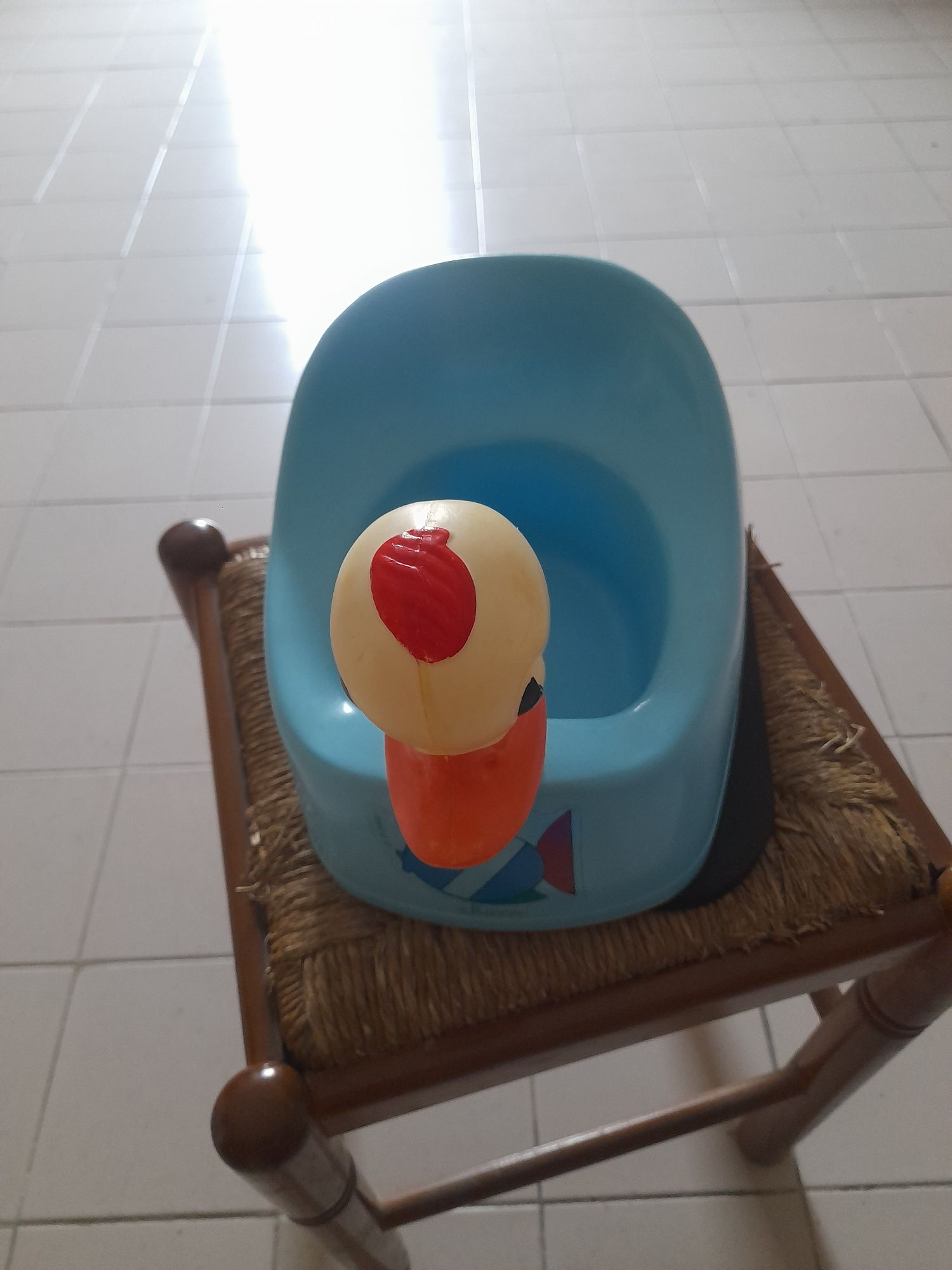 Penico azul claro.