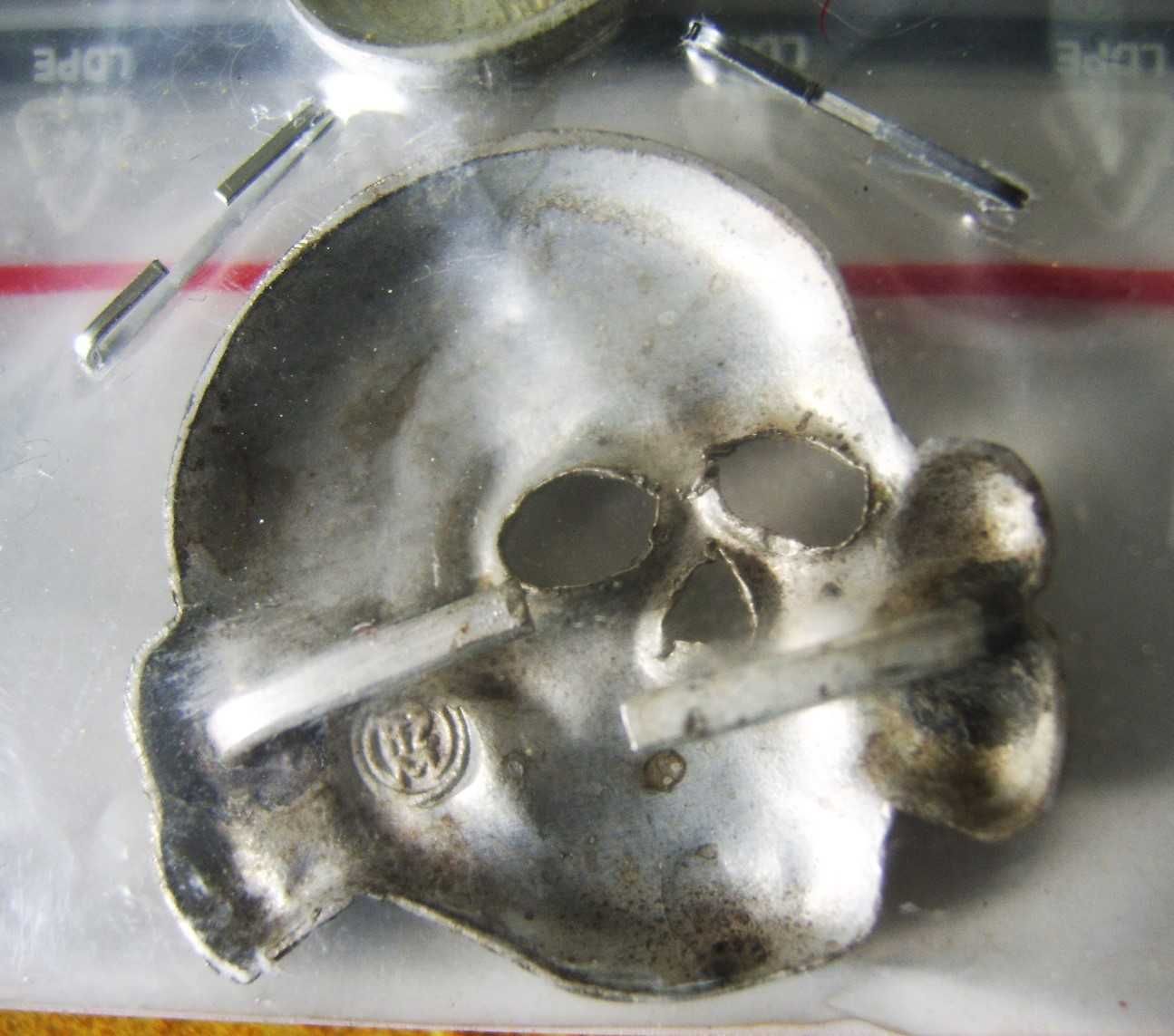Emblematy na Czapkę Oficera SS wz 1942 r Czaszka Orzeł z Berlina