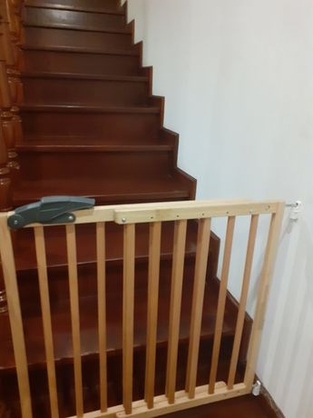Portão de madeira para escadas