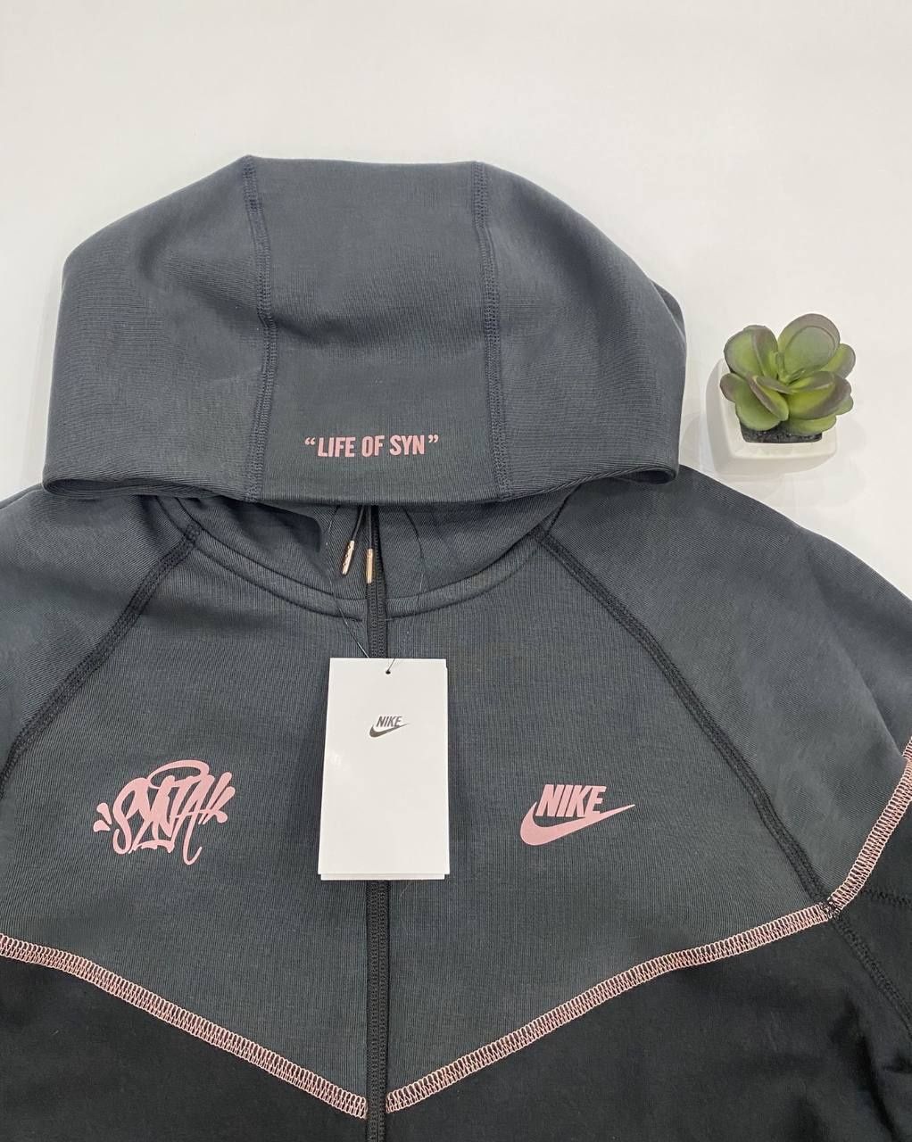 Nike tech fleece x Syna World