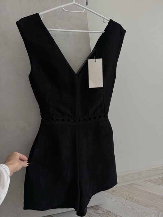Чорний комбінкзон Zara