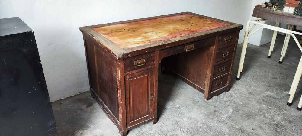 Secretaria antiga em madeira