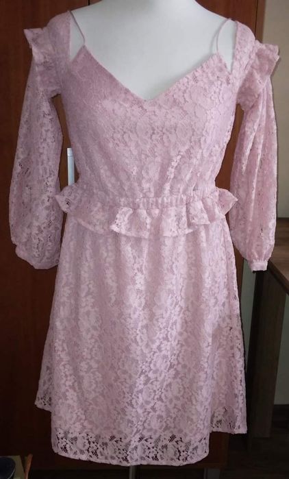 Sukienka koronkowa Reserved