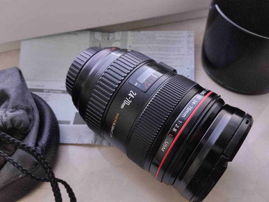 Обєктив Canon EF 24-70mm f/2.8L USM + Чохол, Бленда
