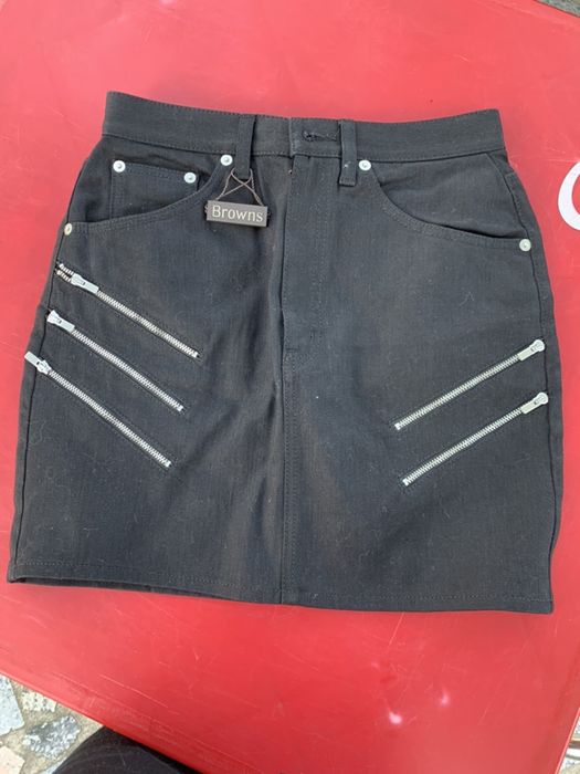 Mini saia preta com apliques