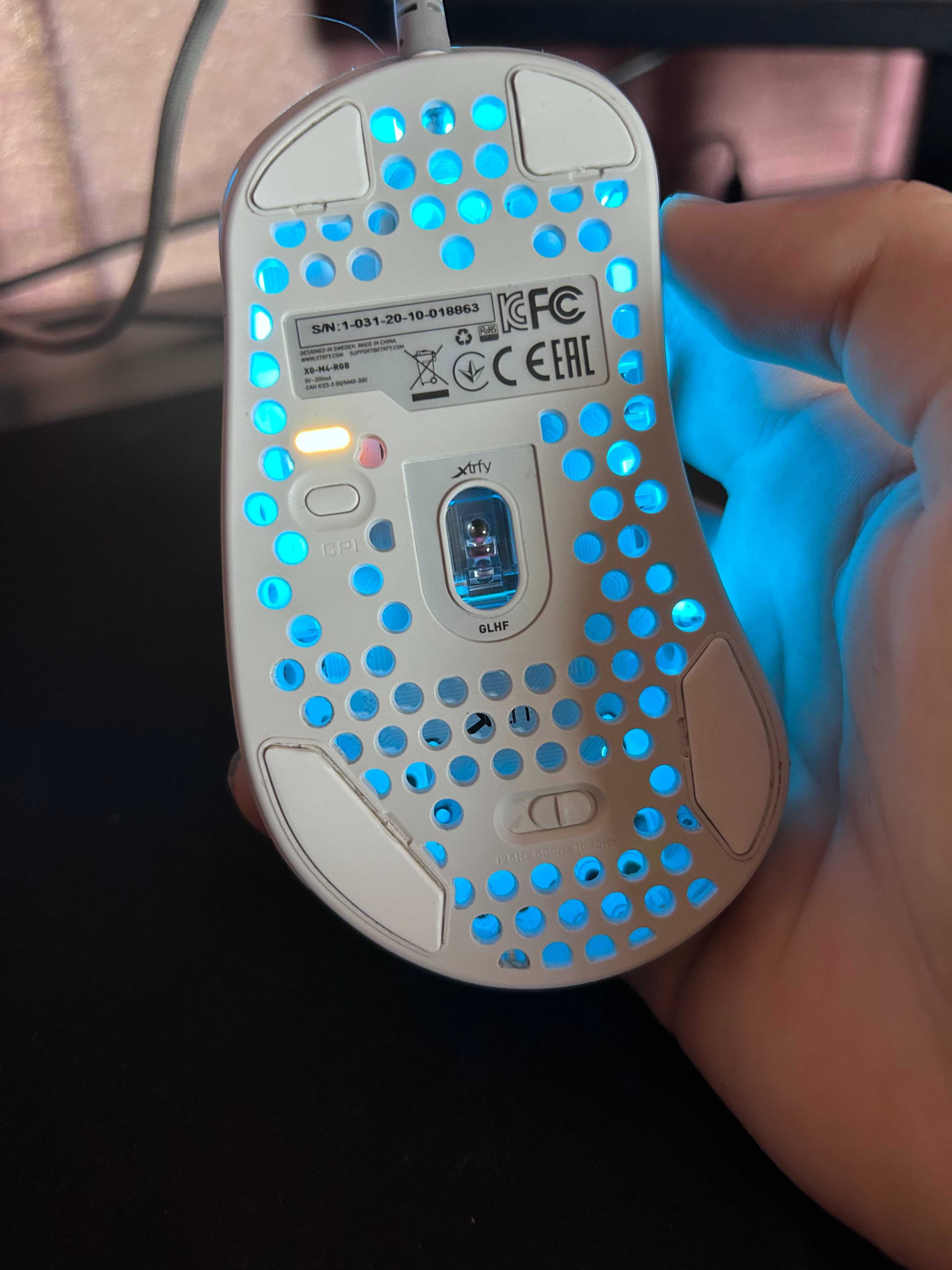 xtrfy m4 RGB White