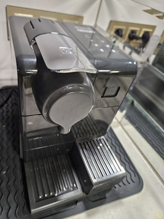 Ekspres DELONGHI Lattissima Touch EN560.B 19 Barów gratis kapsułki