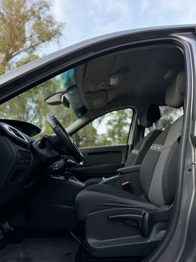 Renault Grand Scenic 2012 року, 1.5 дизель.
